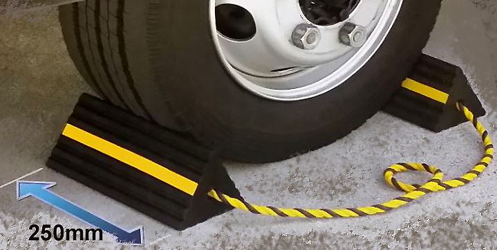 SECURITEX WHEEL CHOCK WITH ROPE